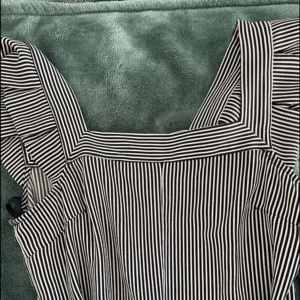 Striped white and navy women’s jumpsuit NWOT - Picture 2 of 3